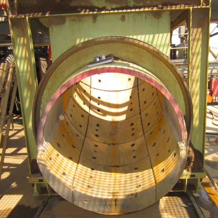 2 Feed chute during operation.jpg